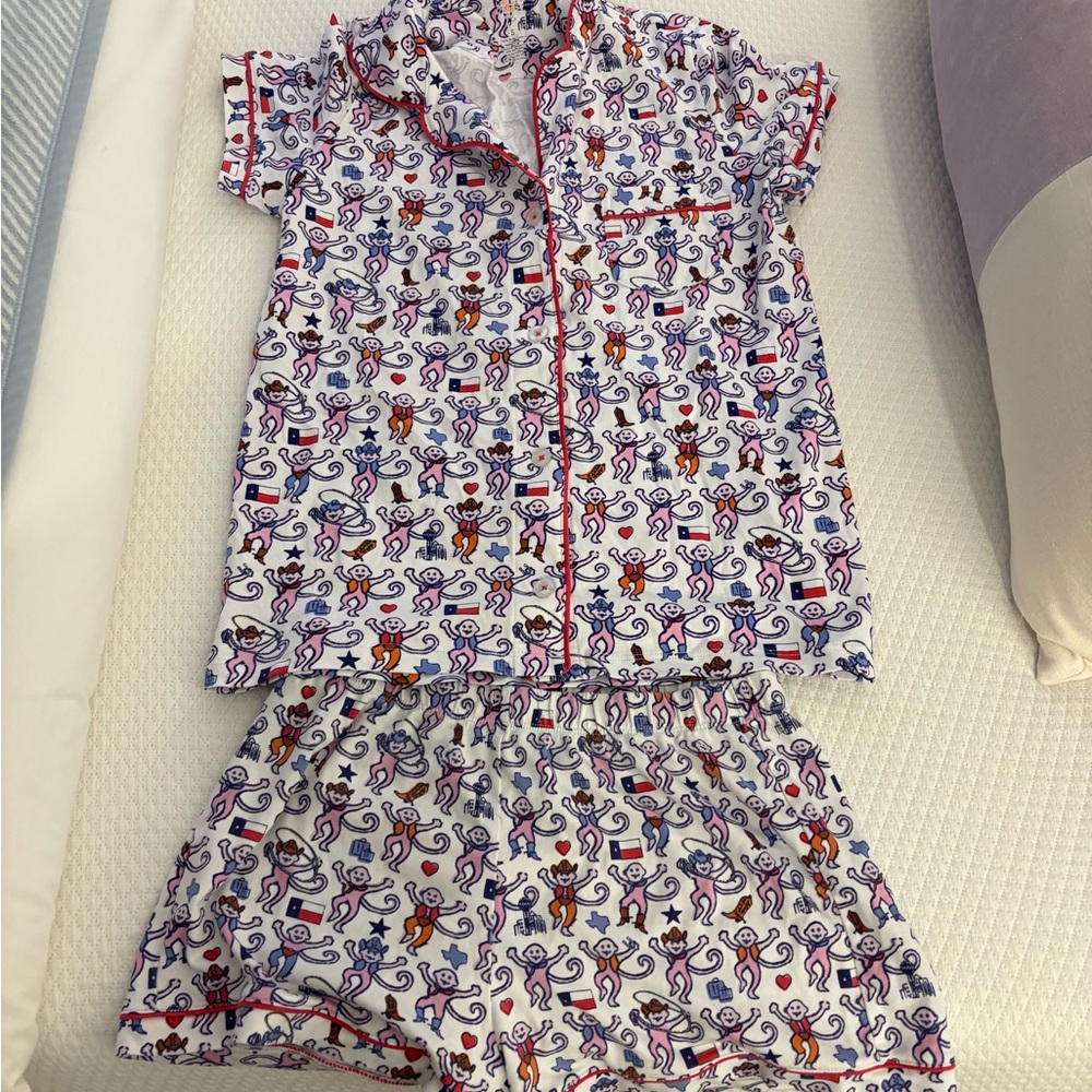Roller Rabbit pajamas - Picture 4 of 5